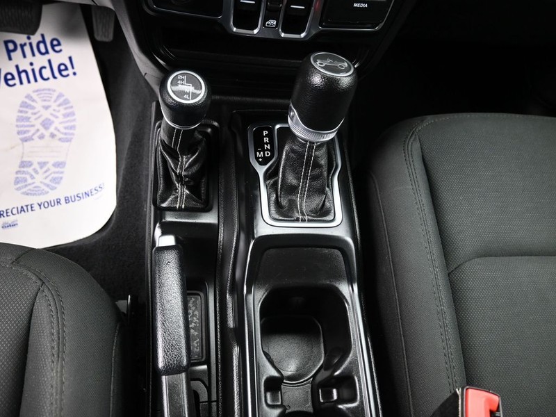 Jeep Wrangler Unlimited Vehicle Full-screen Gallery Image 12