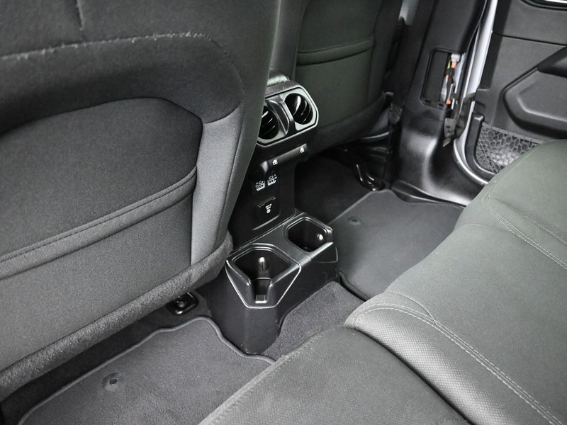 Jeep Wrangler Unlimited Vehicle Full-screen Gallery Image 15