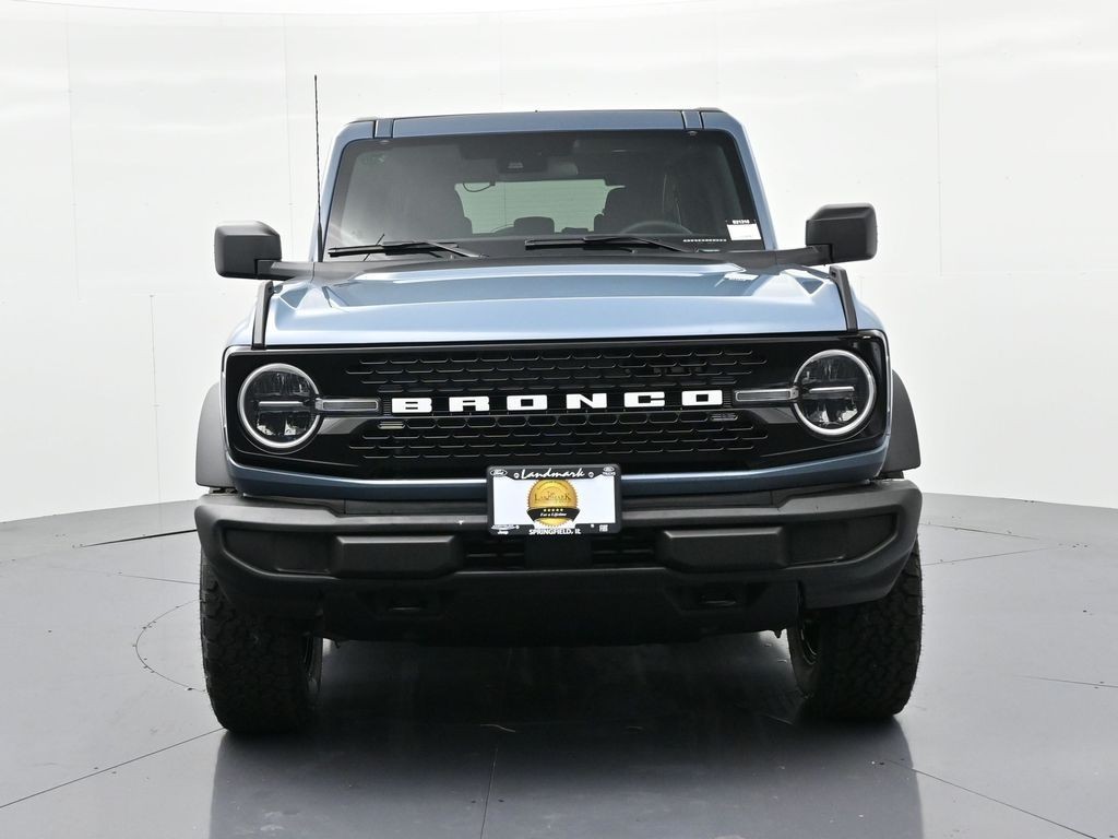 Ford Bronco Vehicle Full-screen Gallery Image 3
