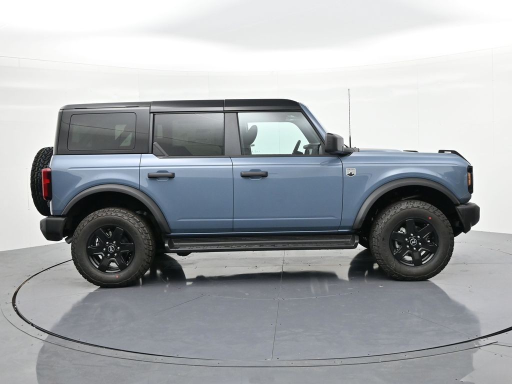 Ford Bronco Vehicle Full-screen Gallery Image 5