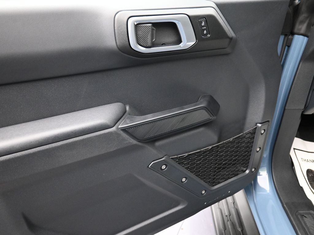 Ford Bronco Vehicle Full-screen Gallery Image 10