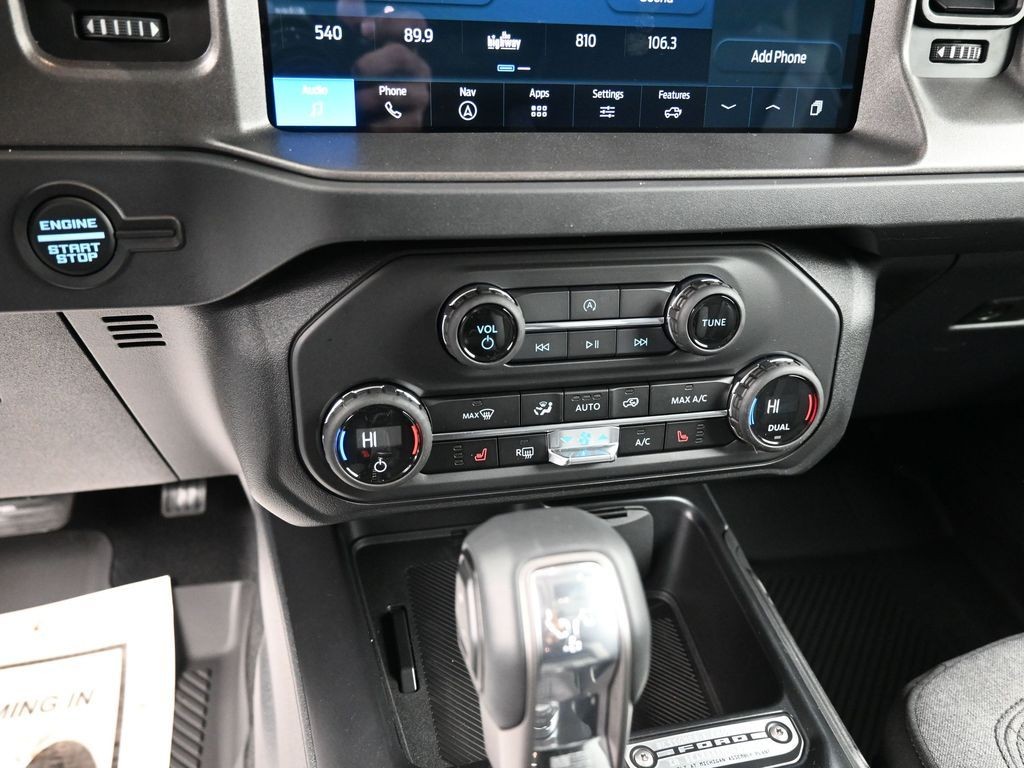 Ford Bronco Vehicle Full-screen Gallery Image 12