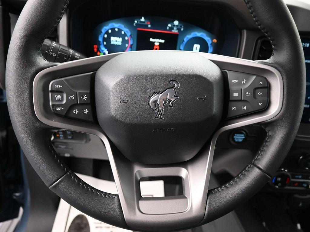 Ford Bronco Vehicle Full-screen Gallery Image 14