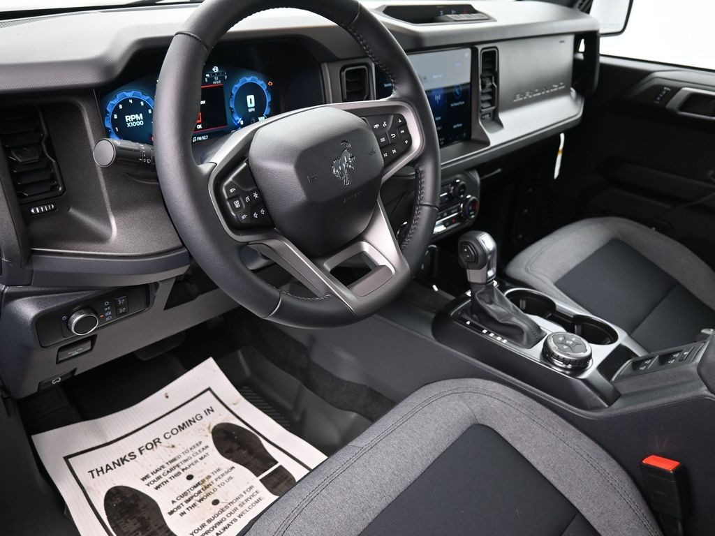 Ford Bronco Vehicle Full-screen Gallery Image 15