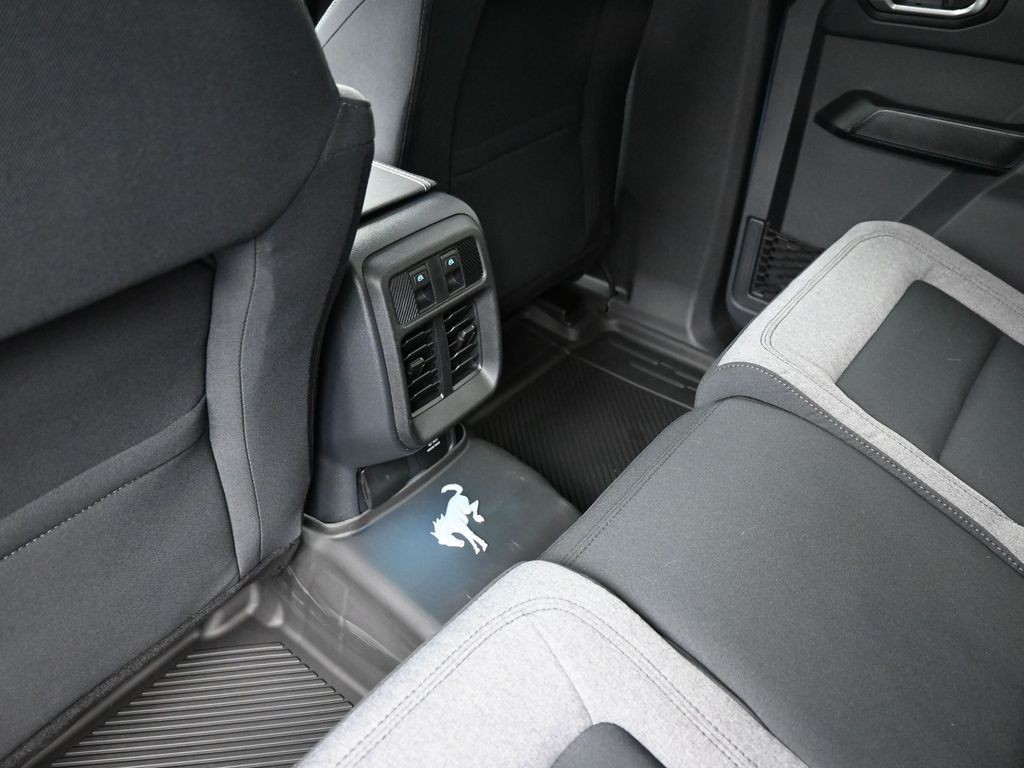 Ford Bronco Vehicle Full-screen Gallery Image 16