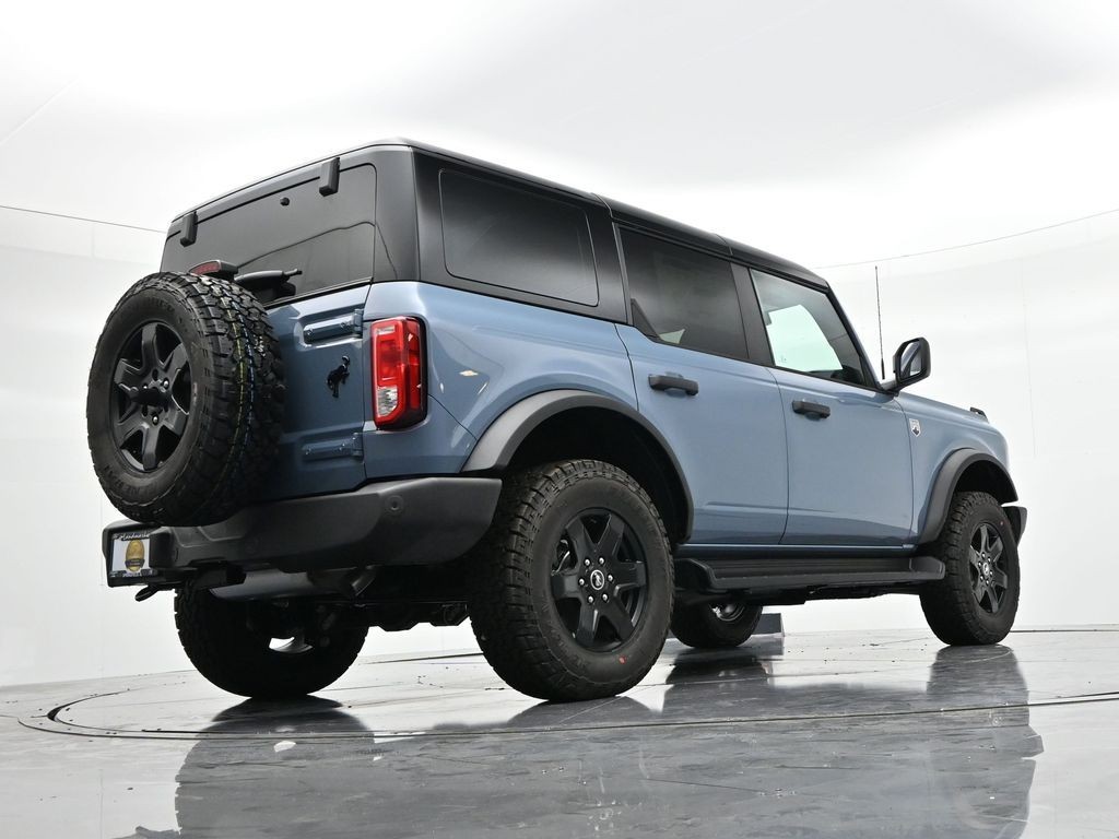 Ford Bronco Vehicle Full-screen Gallery Image 24