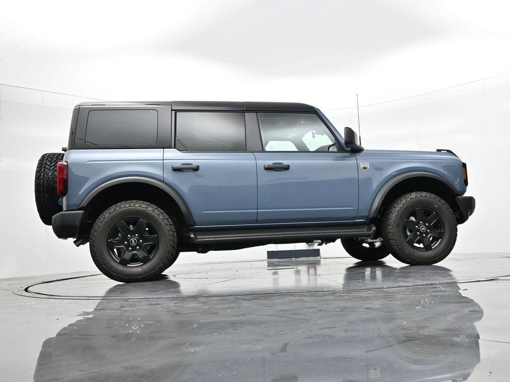 Ford Bronco Vehicle Full-screen Gallery Image 25