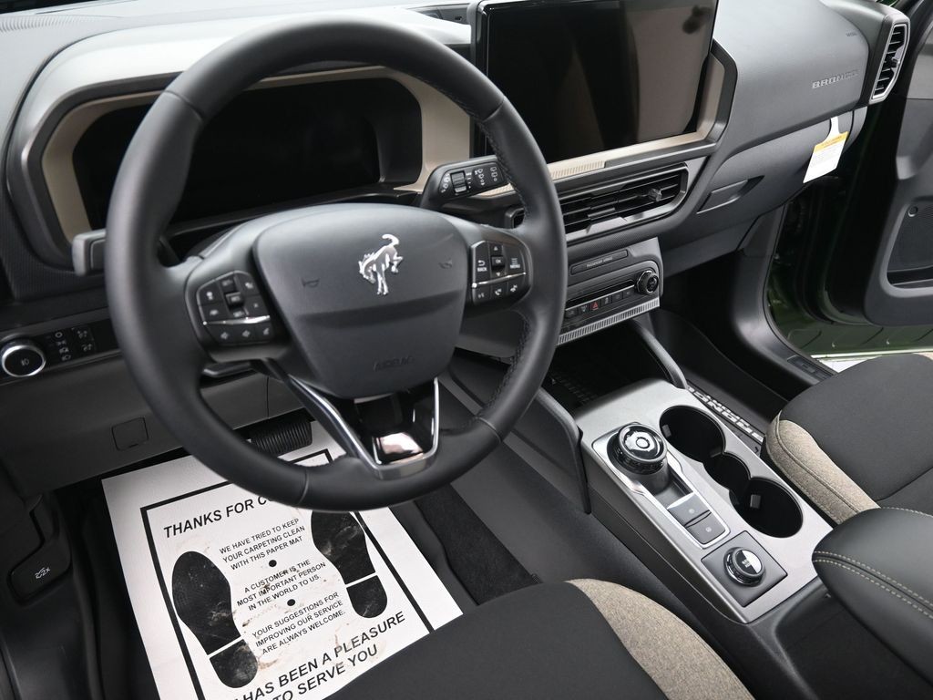 Ford Bronco Sport Vehicle Full-screen Gallery Image 17