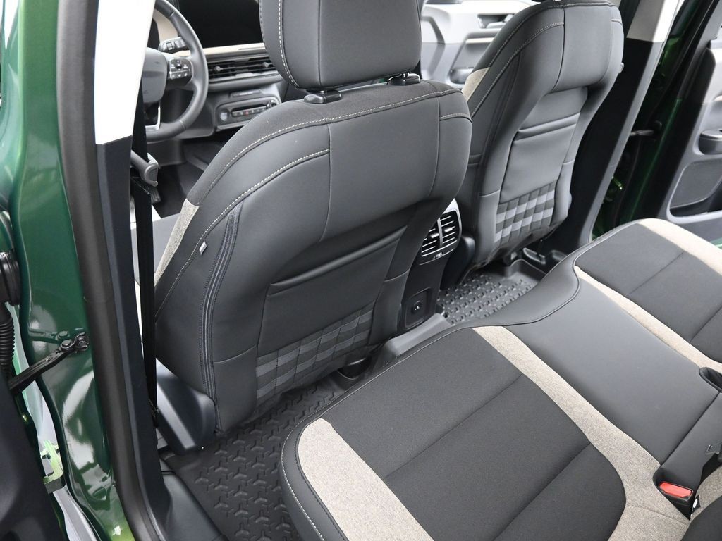 Ford Bronco Sport Vehicle Full-screen Gallery Image 18