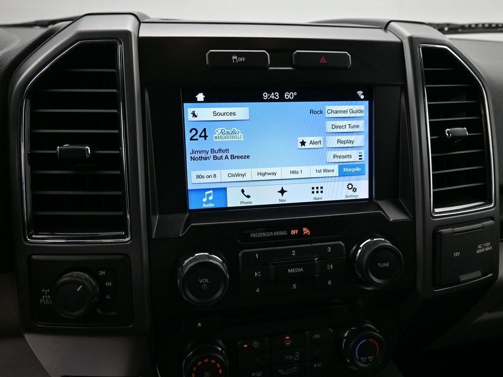 Ford F-150 Vehicle Full-screen Gallery Image 11
