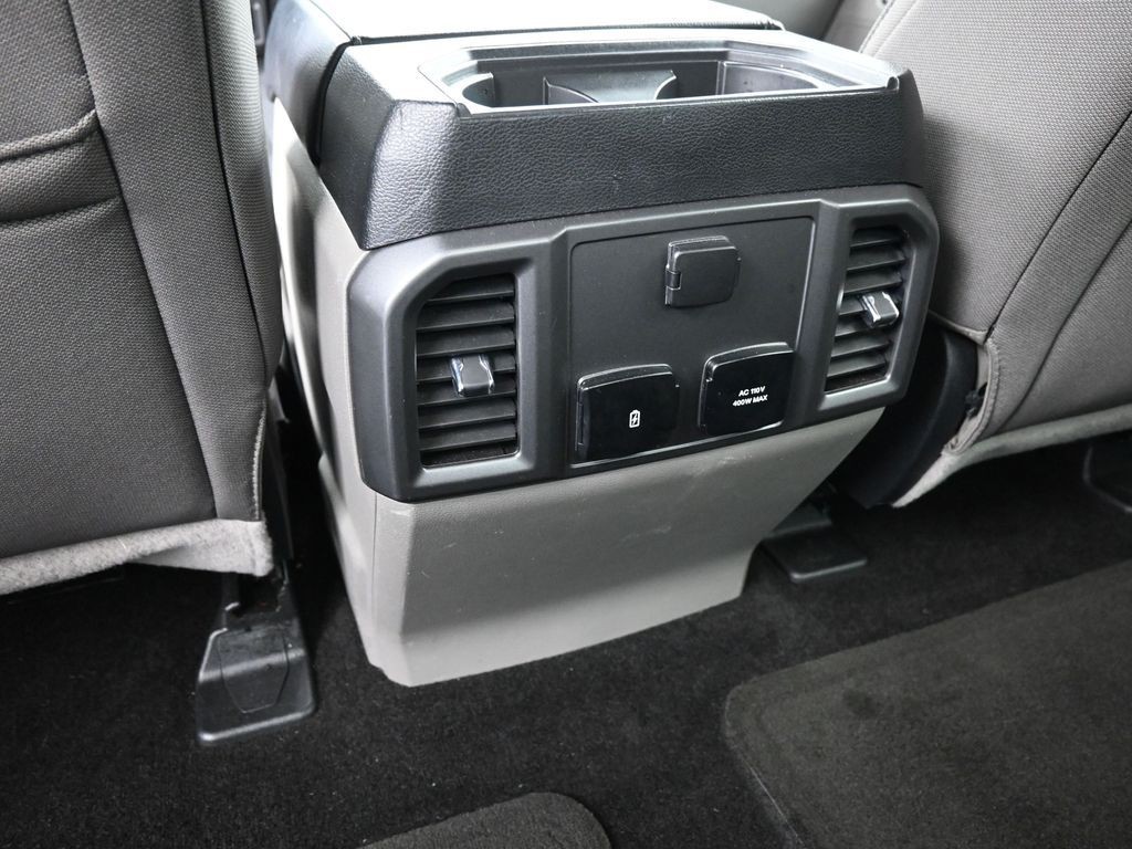 Ford F-150 Vehicle Full-screen Gallery Image 16