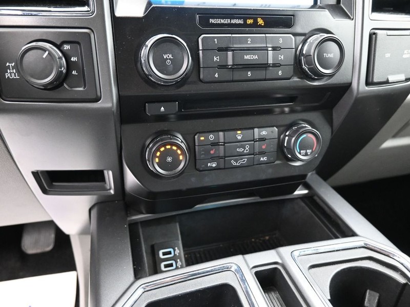 Ford F-150 Vehicle Full-screen Gallery Image 12