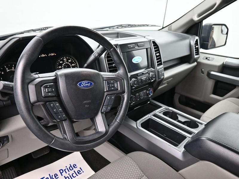 Ford F-150 Vehicle Full-screen Gallery Image 14