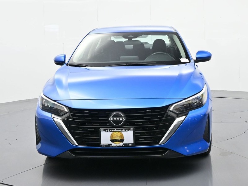 Nissan Sentra Vehicle Full-screen Gallery Image 3