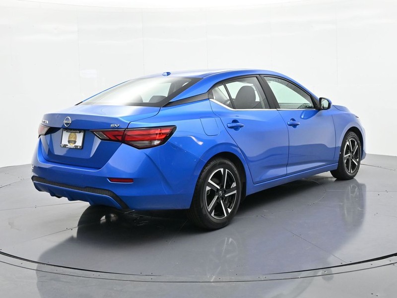 Nissan Sentra Vehicle Full-screen Gallery Image 6