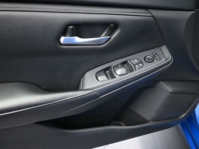 Nissan Sentra Vehicle Full-screen Gallery Image 10