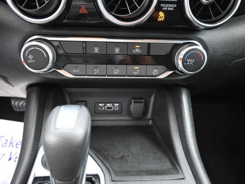 Nissan Sentra Vehicle Full-screen Gallery Image 14