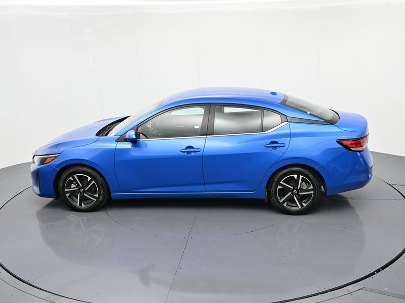 Nissan Sentra Vehicle Full-screen Gallery Image 19