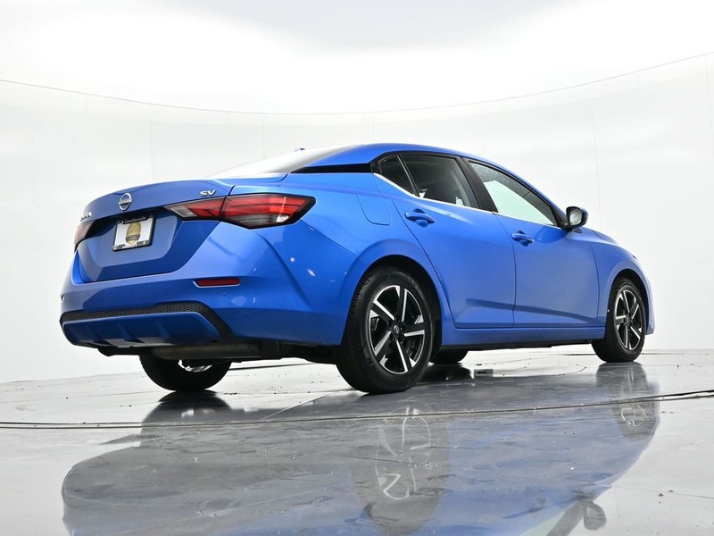 Nissan Sentra Vehicle Full-screen Gallery Image 22