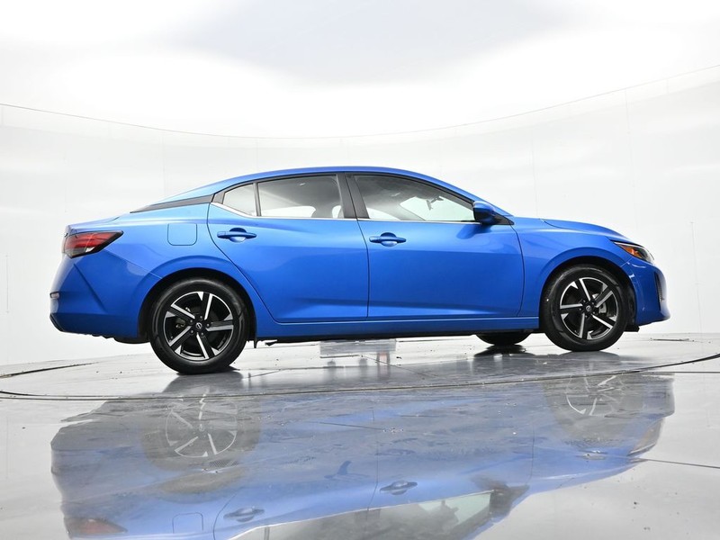 Nissan Sentra Vehicle Full-screen Gallery Image 23