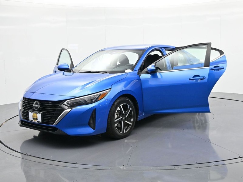 Nissan Sentra Vehicle Full-screen Gallery Image 26