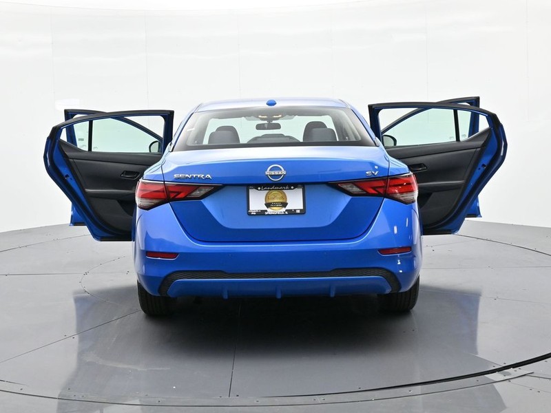 Nissan Sentra Vehicle Full-screen Gallery Image 27