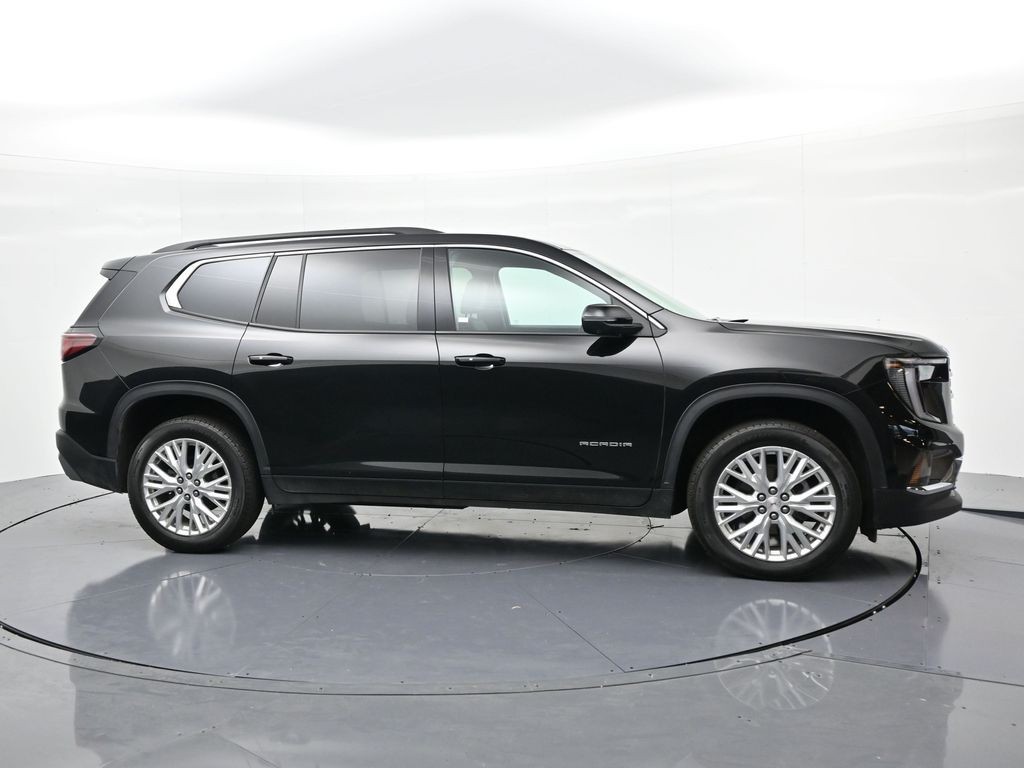 GMC Acadia Vehicle Full-screen Gallery Image 7