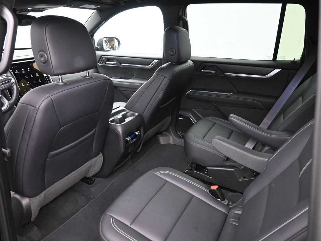 GMC Acadia Vehicle Full-screen Gallery Image 11