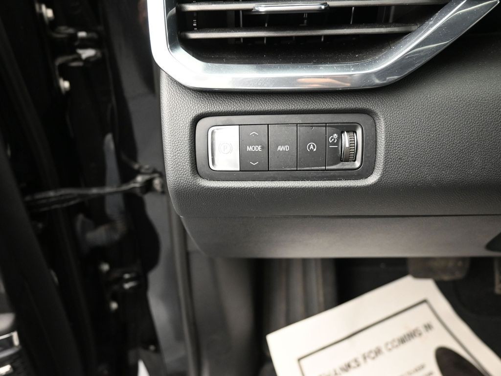 GMC Acadia Vehicle Full-screen Gallery Image 16