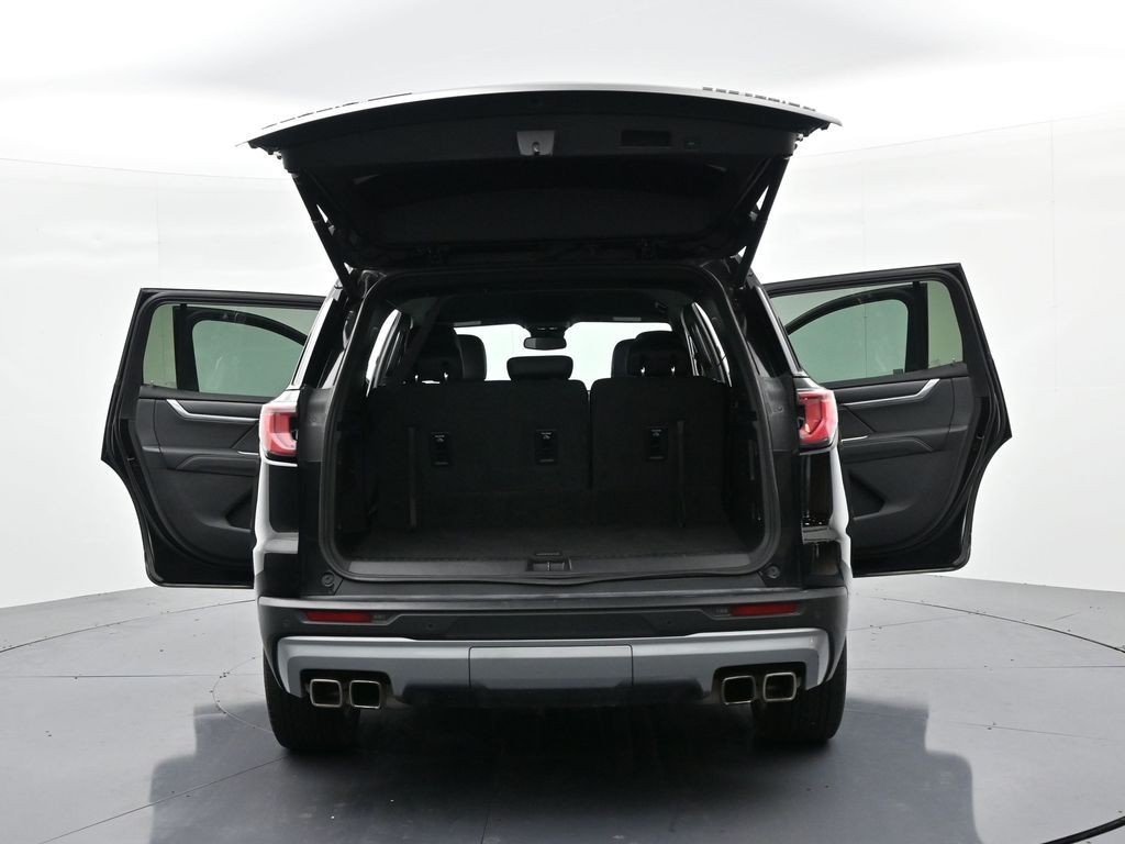GMC Acadia Vehicle Full-screen Gallery Image 29