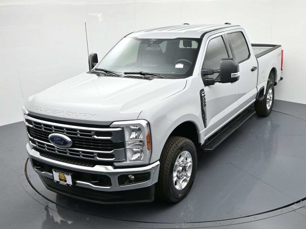 Ford Super Duty F-250 SRW Vehicle Full-screen Gallery Image 17