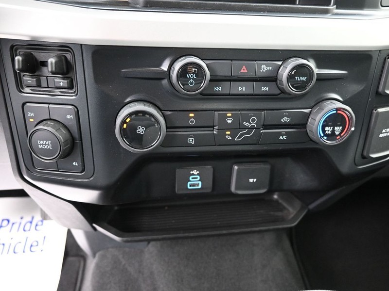 Ford Super Duty F-250 SRW Vehicle Full-screen Gallery Image 13