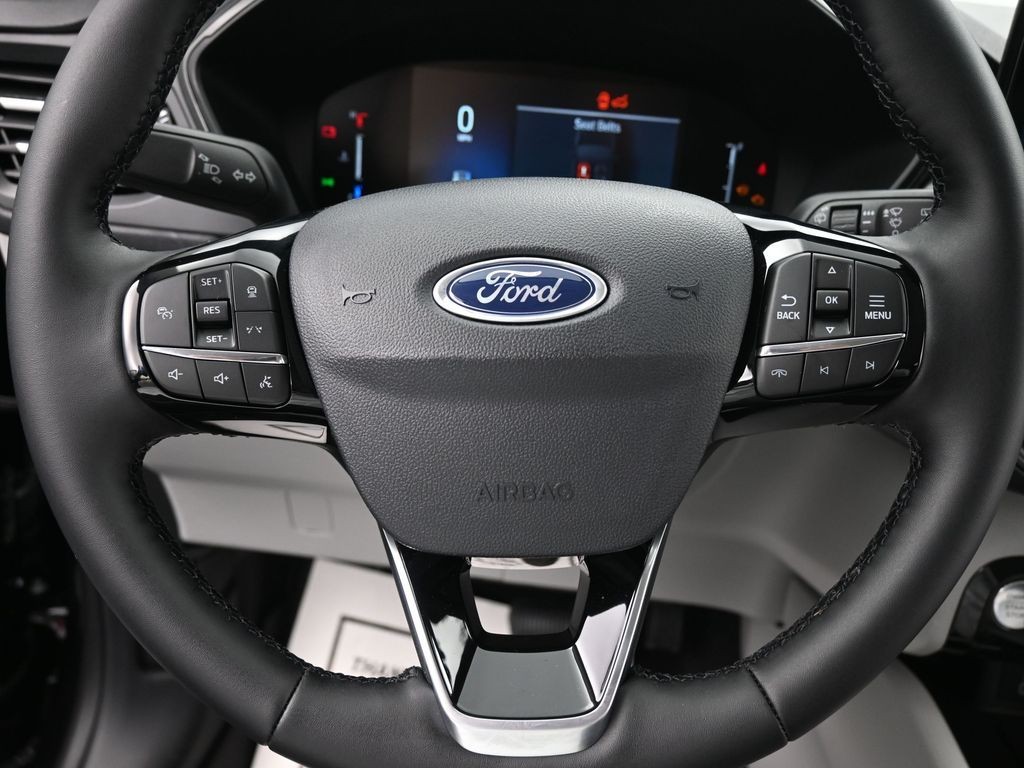 Ford Escape Vehicle Full-screen Gallery Image 10