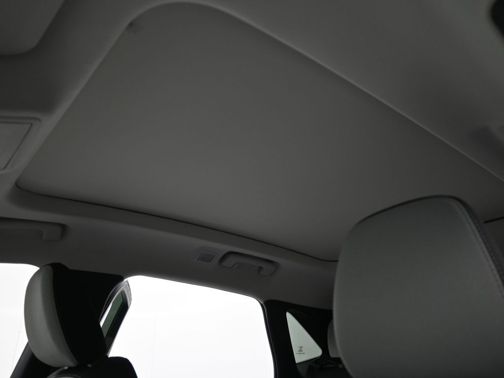 Ford Escape Vehicle Full-screen Gallery Image 17