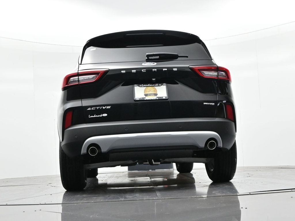 Ford Escape Vehicle Full-screen Gallery Image 23