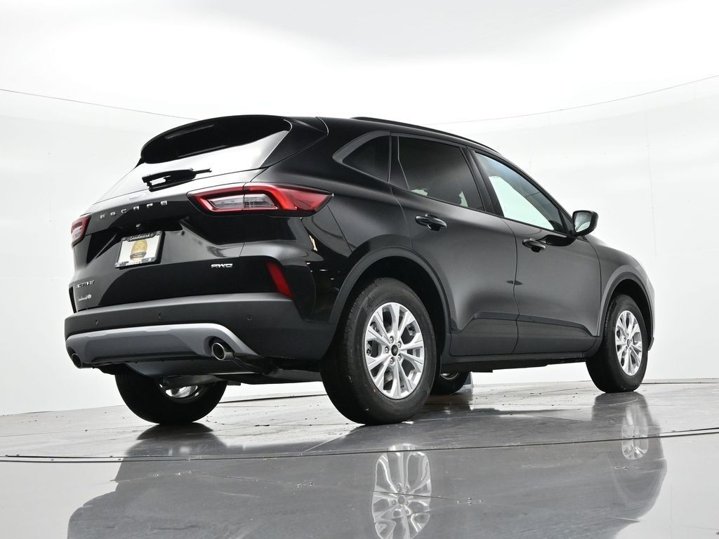 Ford Escape Vehicle Full-screen Gallery Image 24