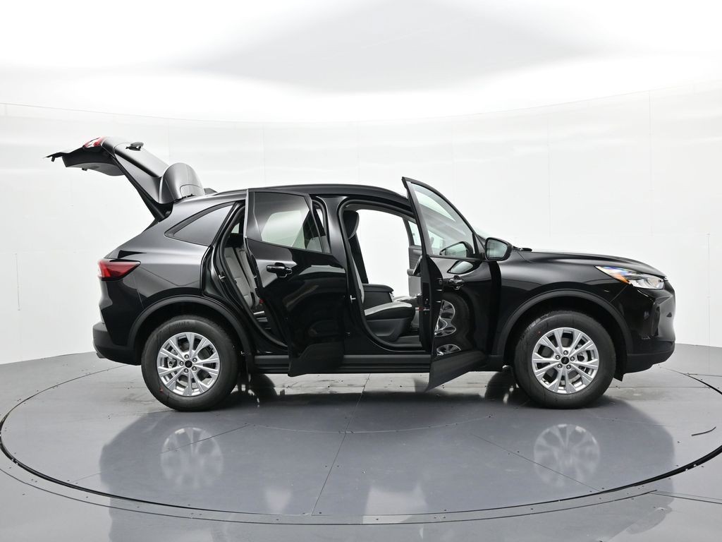 Ford Escape Vehicle Full-screen Gallery Image 26