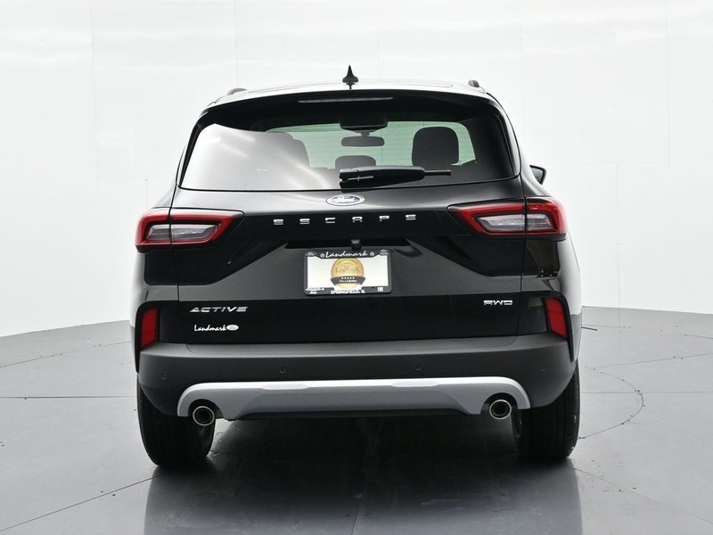 Ford Escape Vehicle Full-screen Gallery Image 7