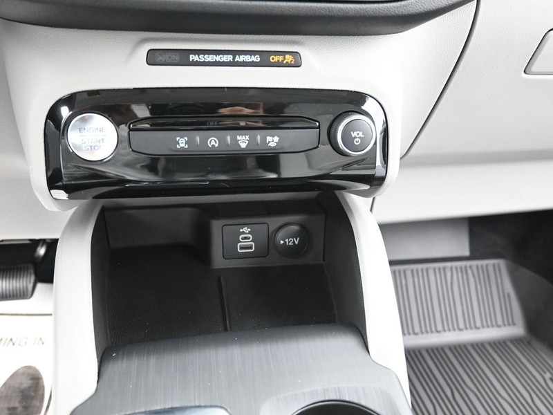 Ford Escape Vehicle Full-screen Gallery Image 12