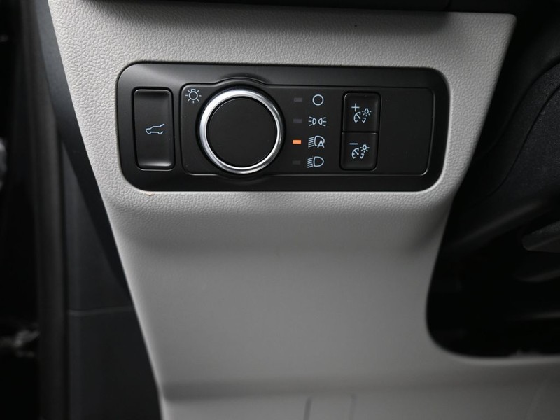 Ford Escape Vehicle Full-screen Gallery Image 14