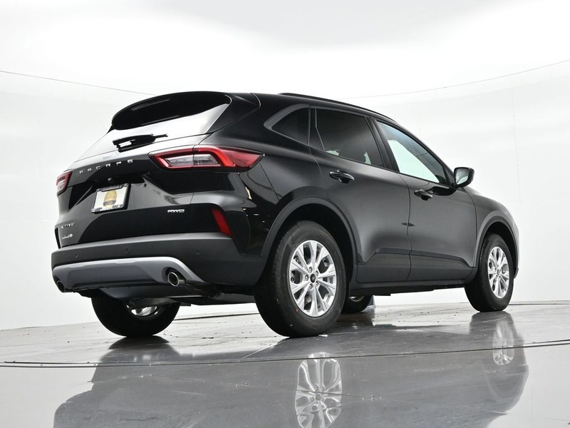 Ford Escape Vehicle Full-screen Gallery Image 24