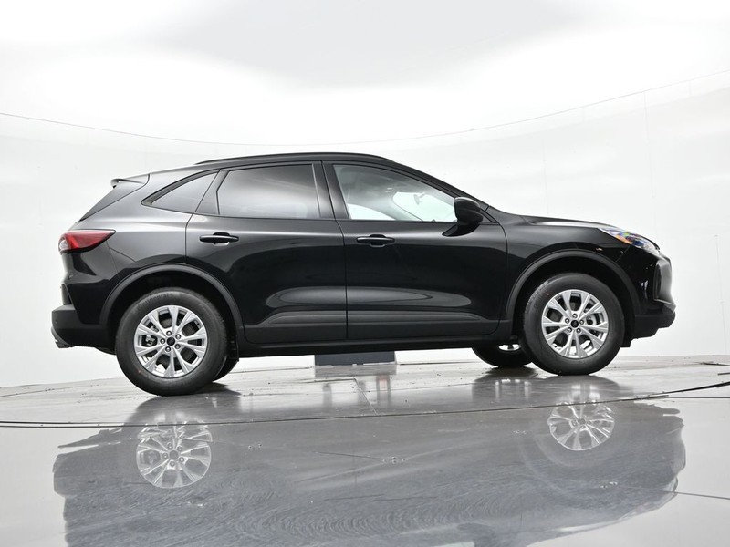 Ford Escape Vehicle Full-screen Gallery Image 25