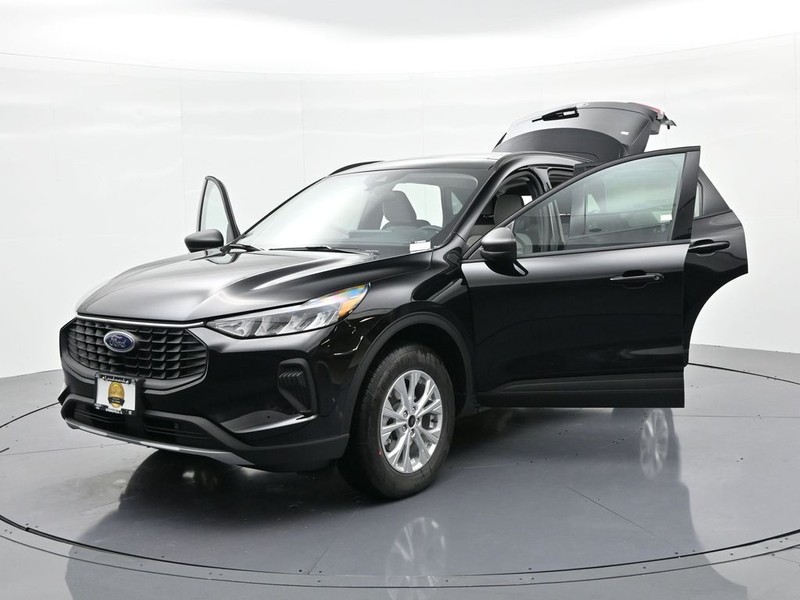 Ford Escape Vehicle Full-screen Gallery Image 28
