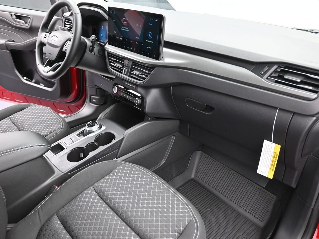 Ford Escape Vehicle Full-screen Gallery Image 10