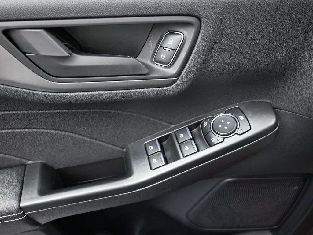 Ford Escape Vehicle Full-screen Gallery Image 12