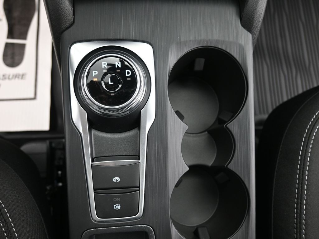 Ford Escape Vehicle Full-screen Gallery Image 17