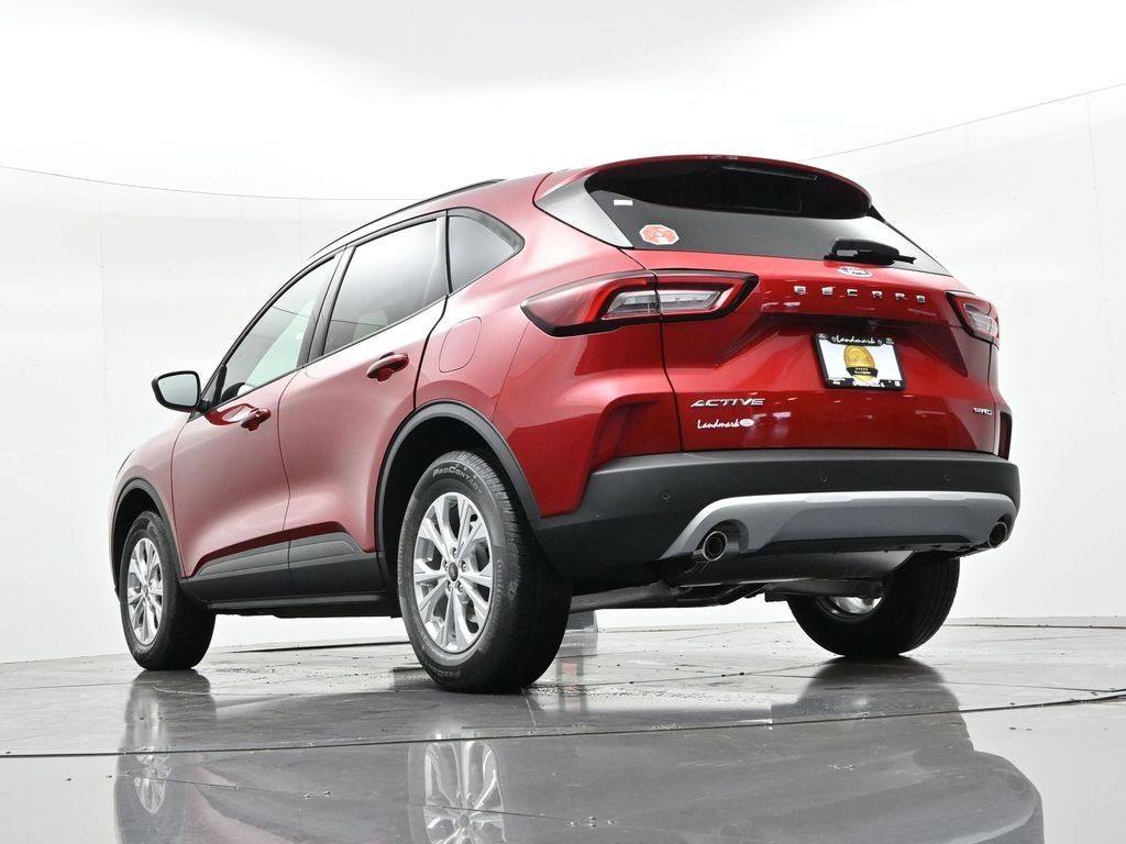 Ford Escape Vehicle Full-screen Gallery Image 23