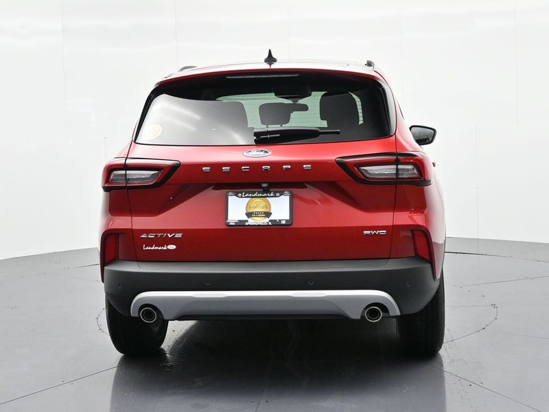 Ford Escape Vehicle Full-screen Gallery Image 7