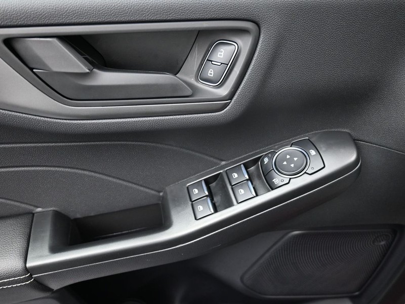 Ford Escape Vehicle Full-screen Gallery Image 12