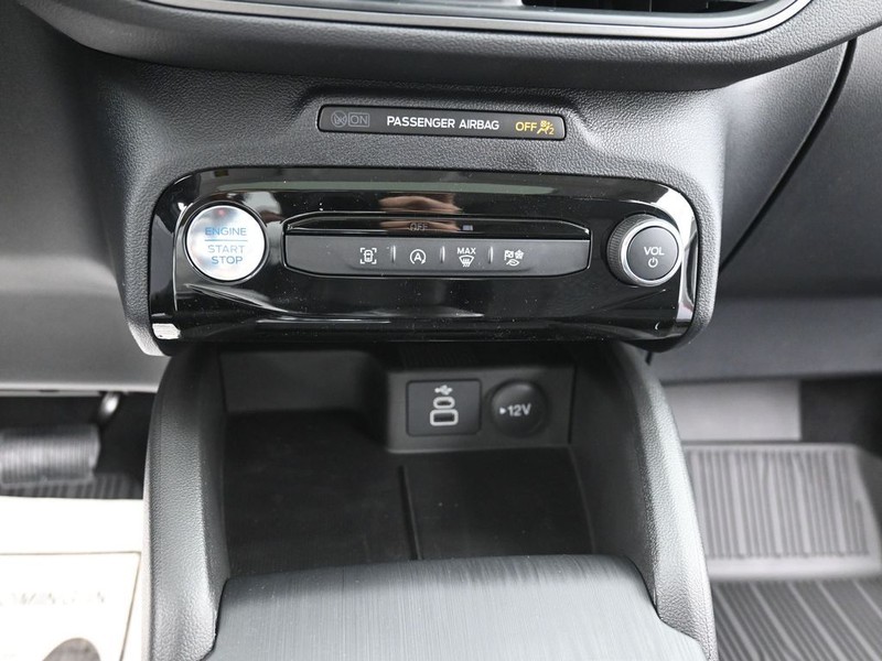 Ford Escape Vehicle Full-screen Gallery Image 16